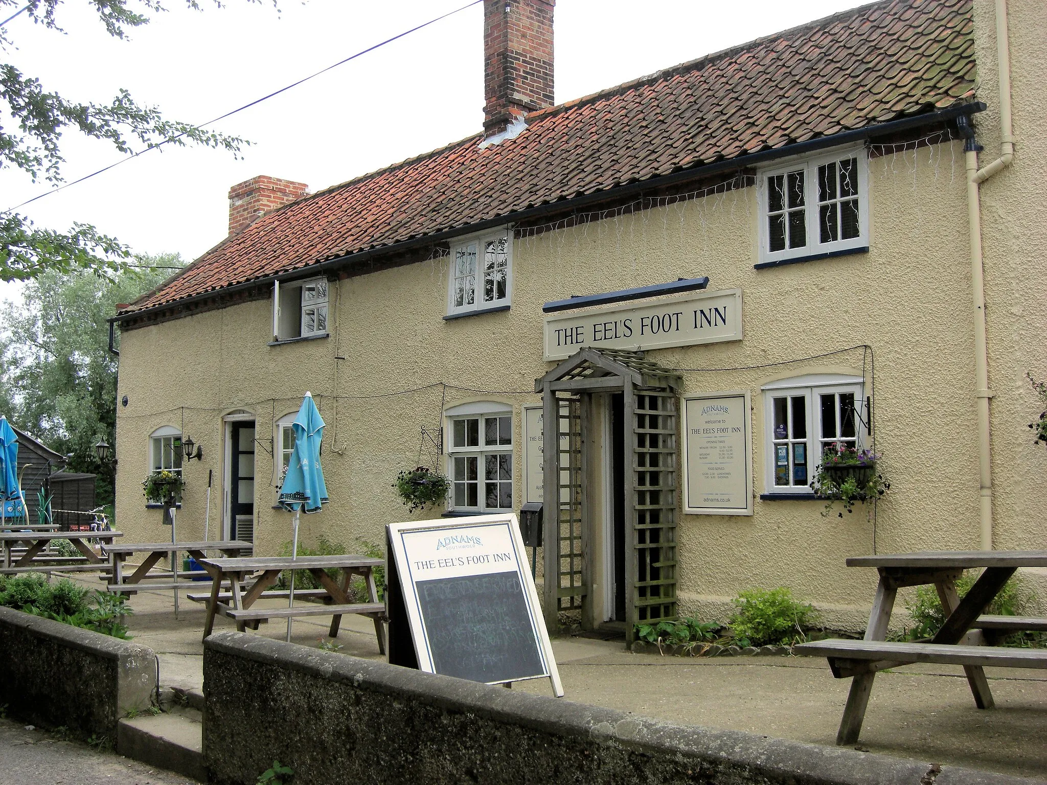 Photo showing: The Eels Foot Inn