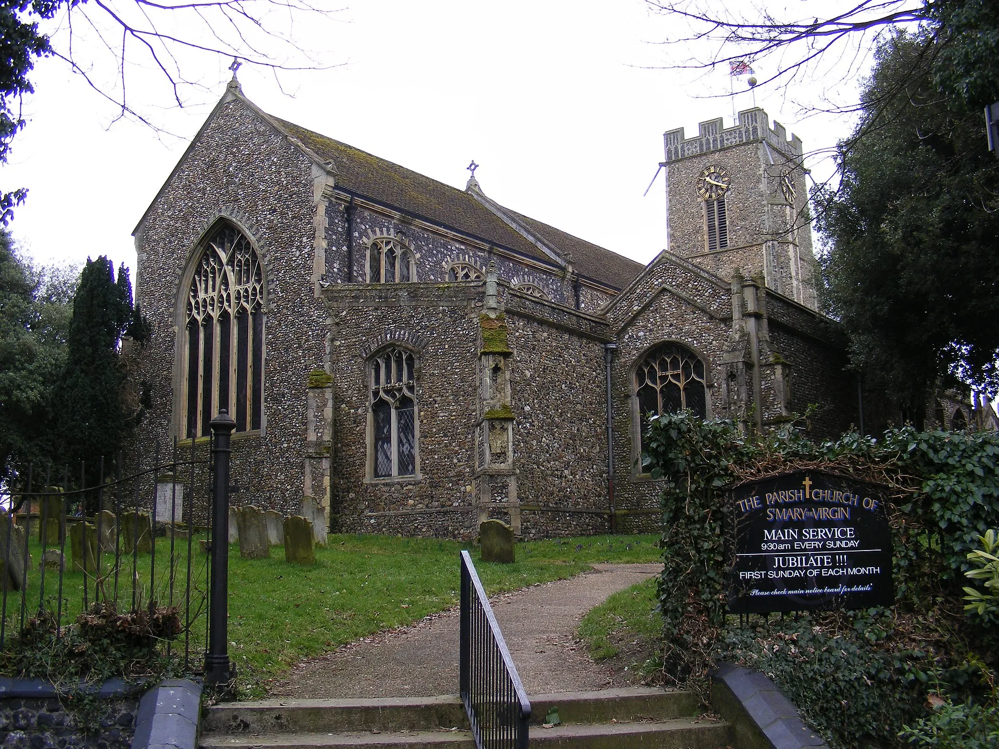 Photo showing: Church of St Mary in Halesworth, Suffolk, England. A Grade I listed medieval church.
