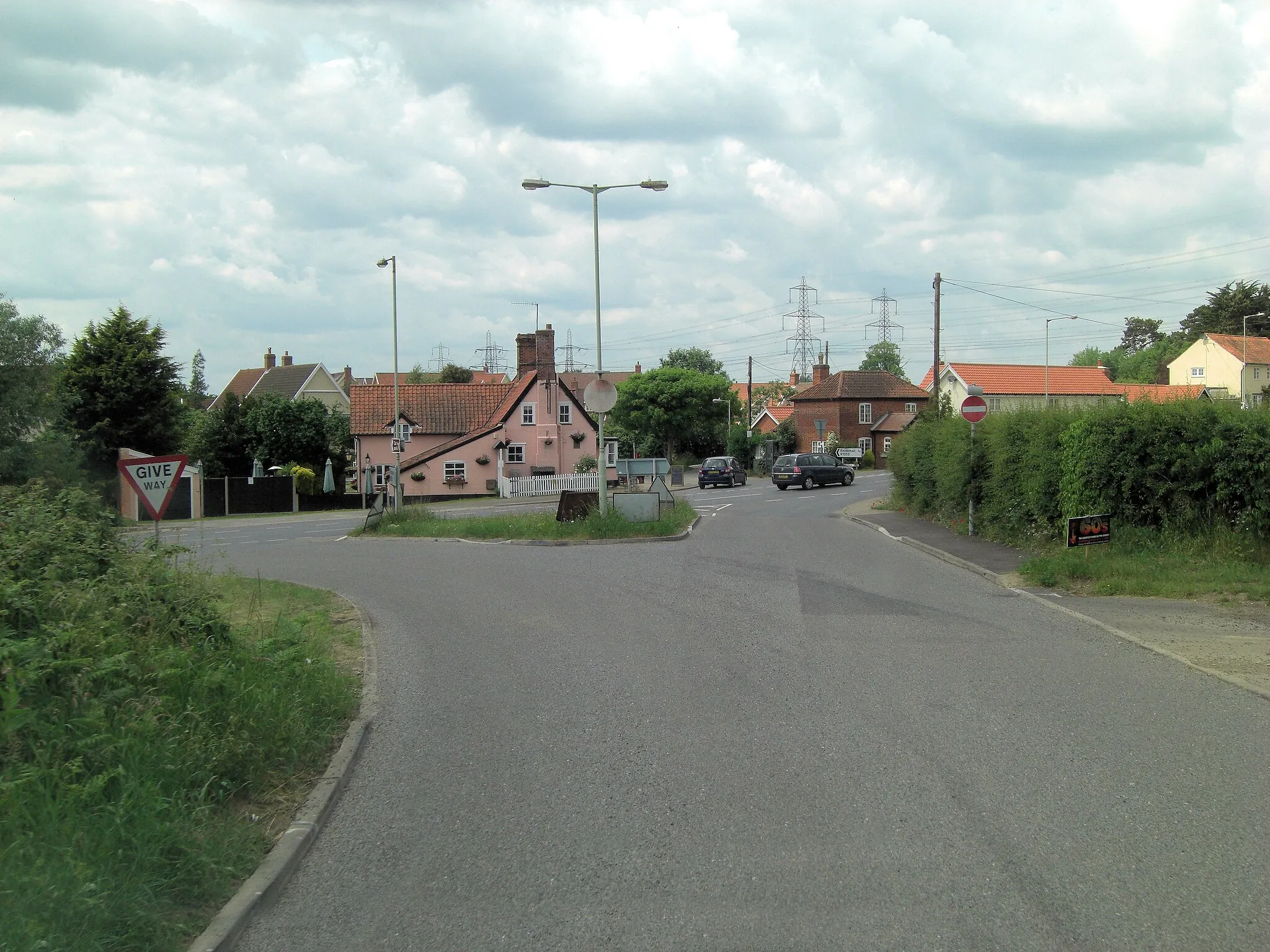 Photo showing: B1353 junction with B1122