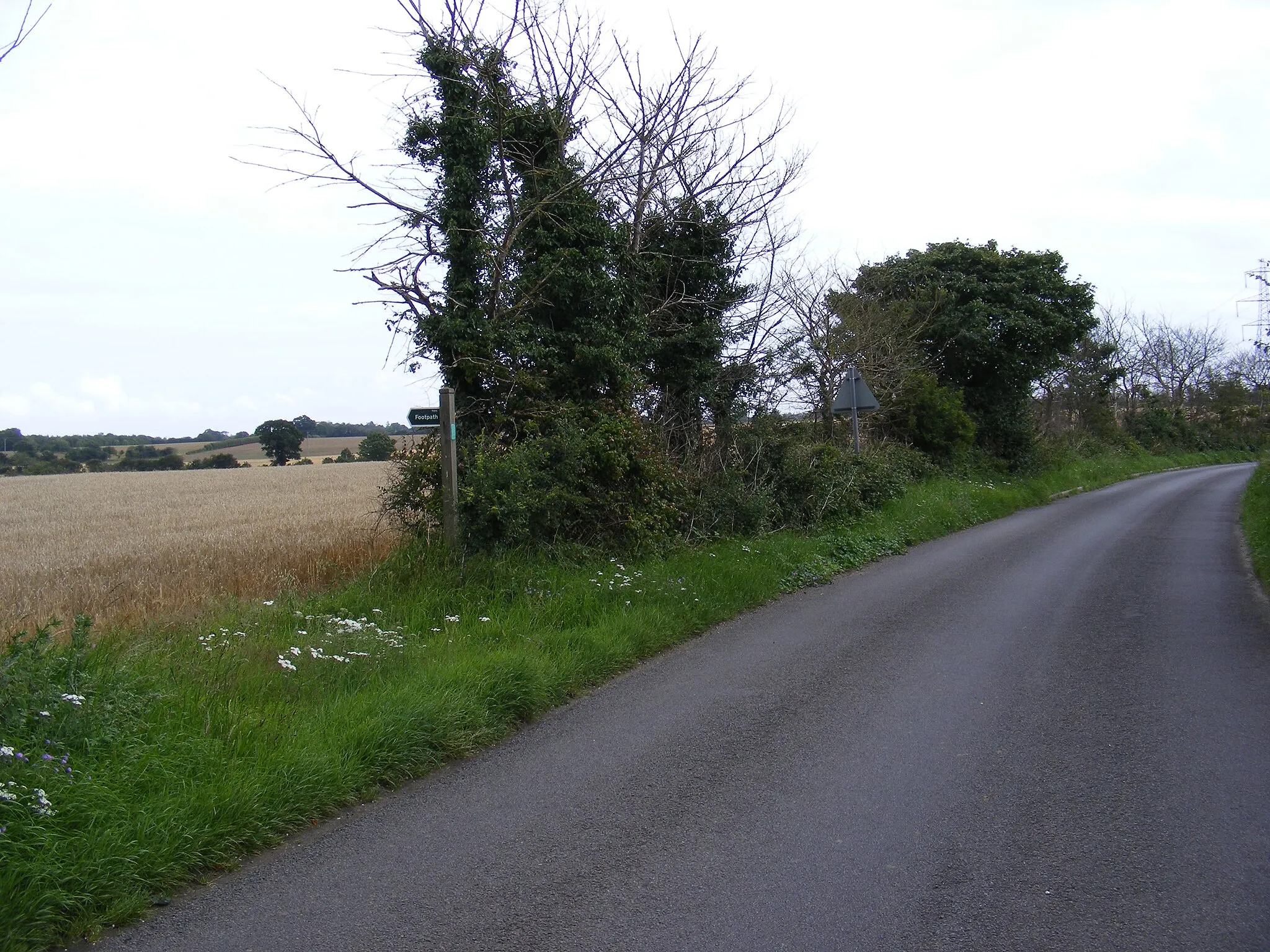 Photo showing: School Road & the footpath to Church Road