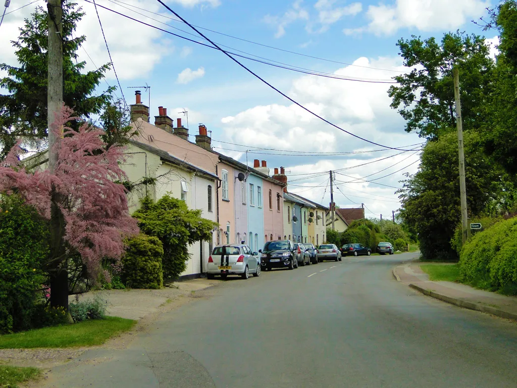 Photo showing: Multi-coloured cottages at Long Thurlow