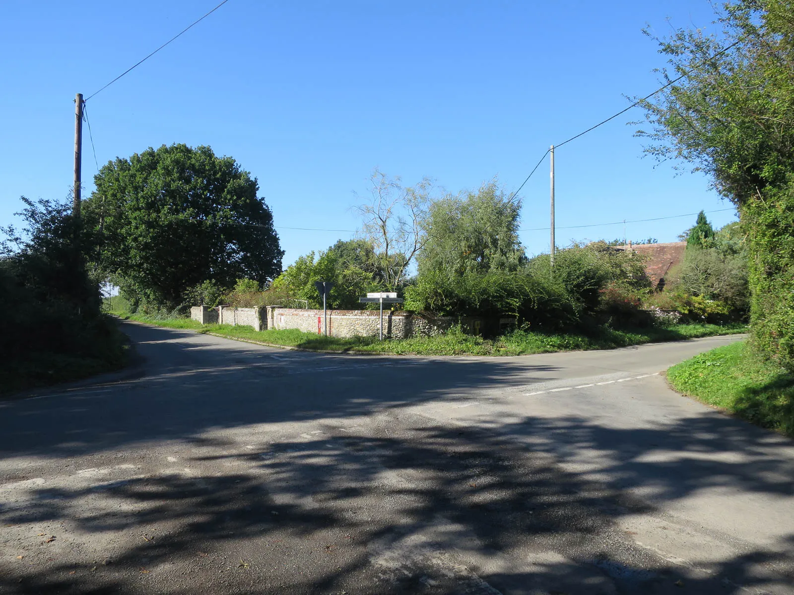 Photo showing: Burdock Lane crossroads