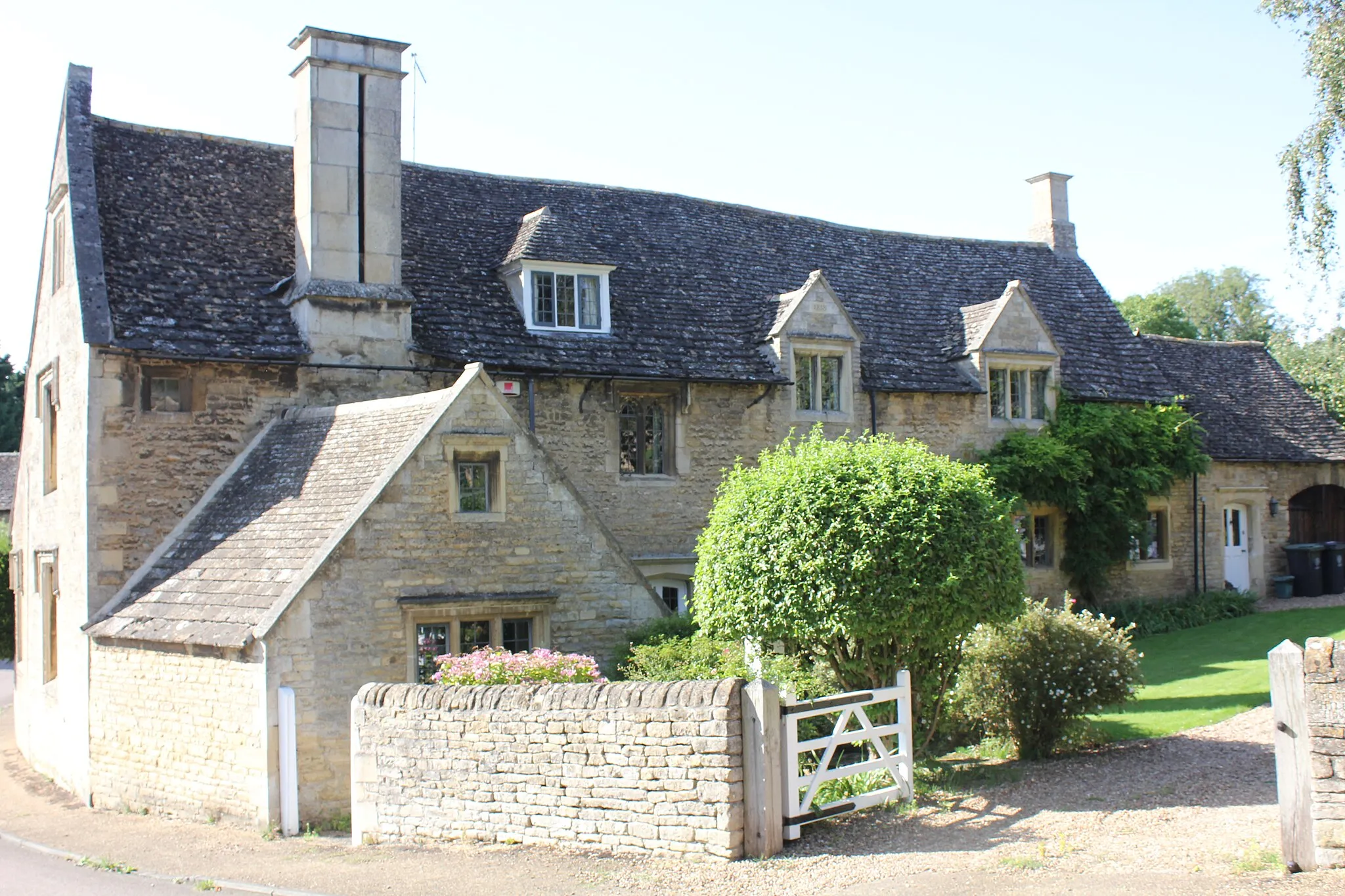 Photo showing: Stocks Hill House, Mill Street, Duddington