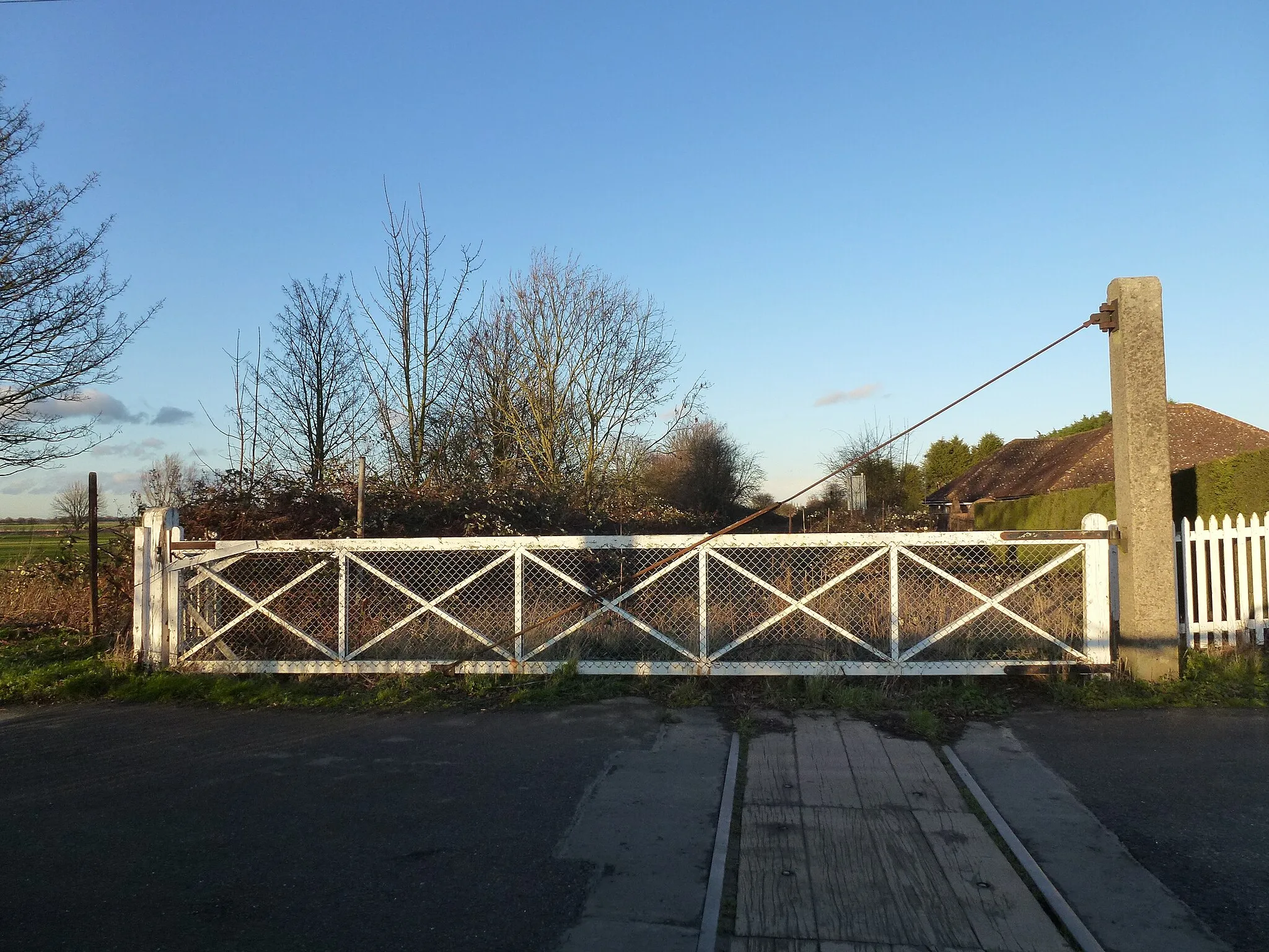 Photo showing: Coldham level crossing looking towards Wisbech