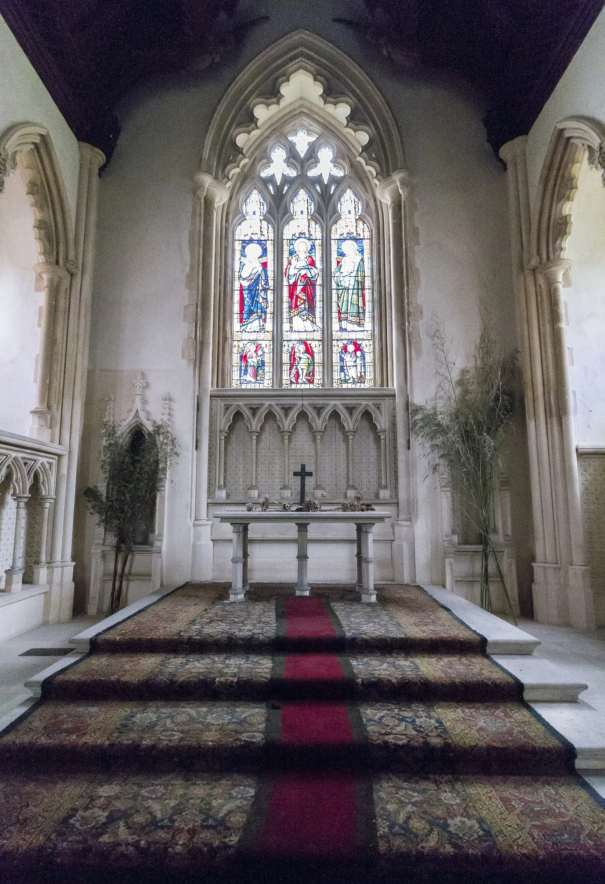 Photo showing: Chancel, St Michael and All Angels' church, Booton