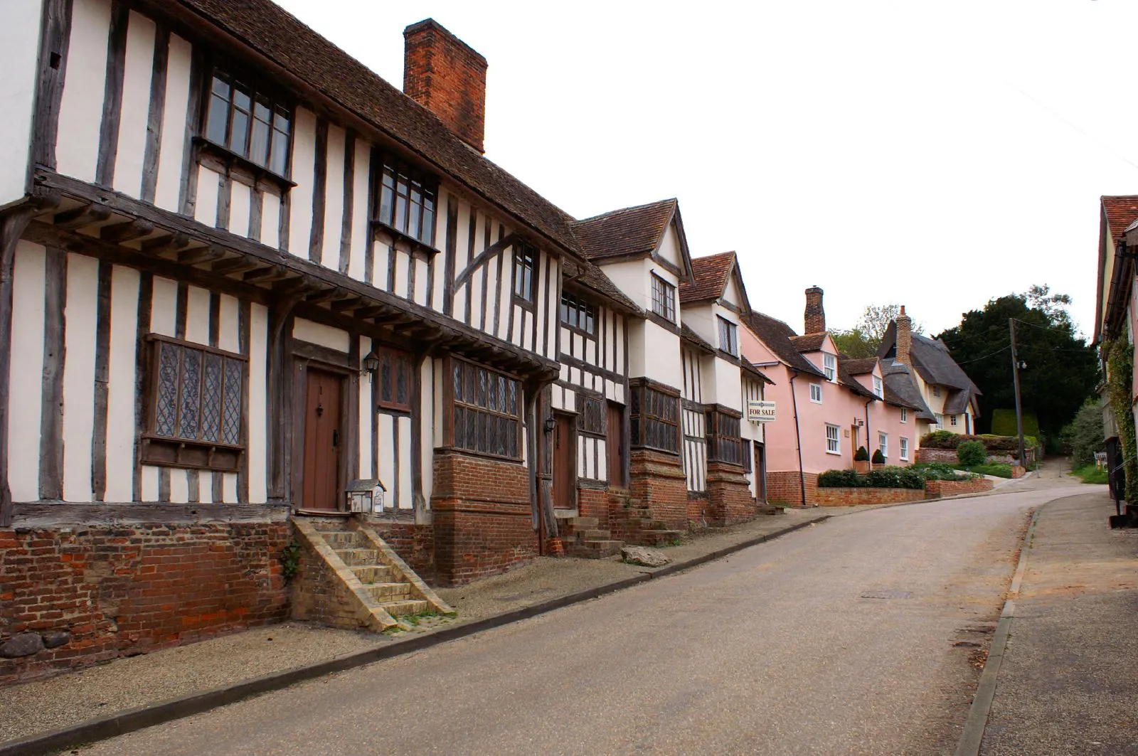 Photo showing: Ancient cottages in Kersey, Suffolk, England. It's a Grade I listed building.