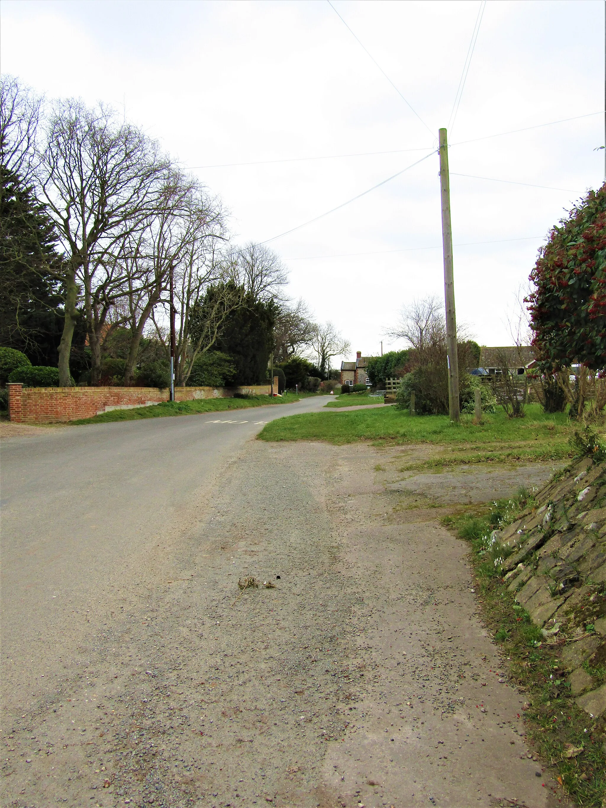 Photo showing: Looking east along the 'The Street'  in the village of Knapton, Norfolk, England.