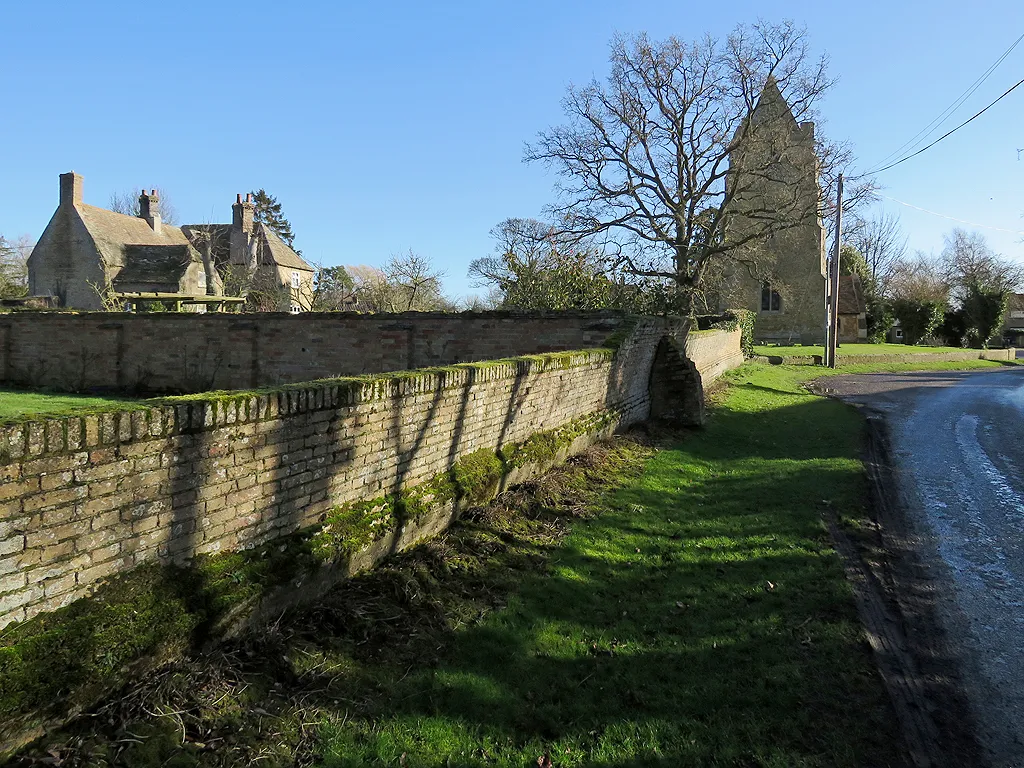 Photo showing: Wentworth: Church Farm and St Peter's Church