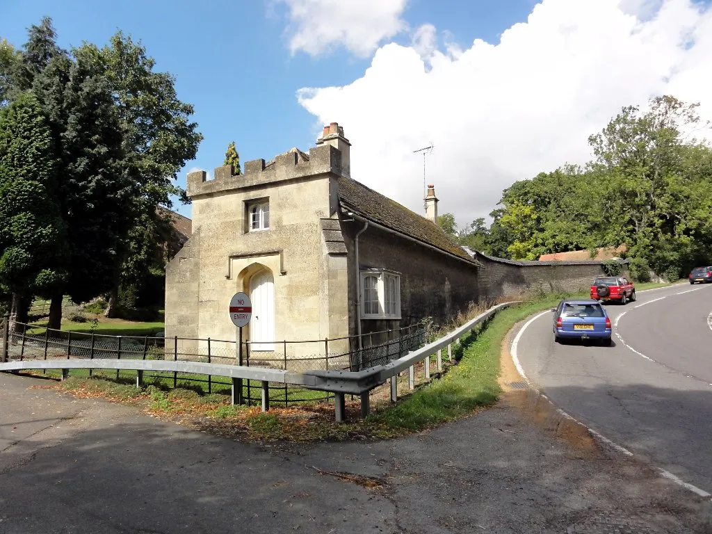 Photo showing: A Gatehouse to Grimsthorpe Castle