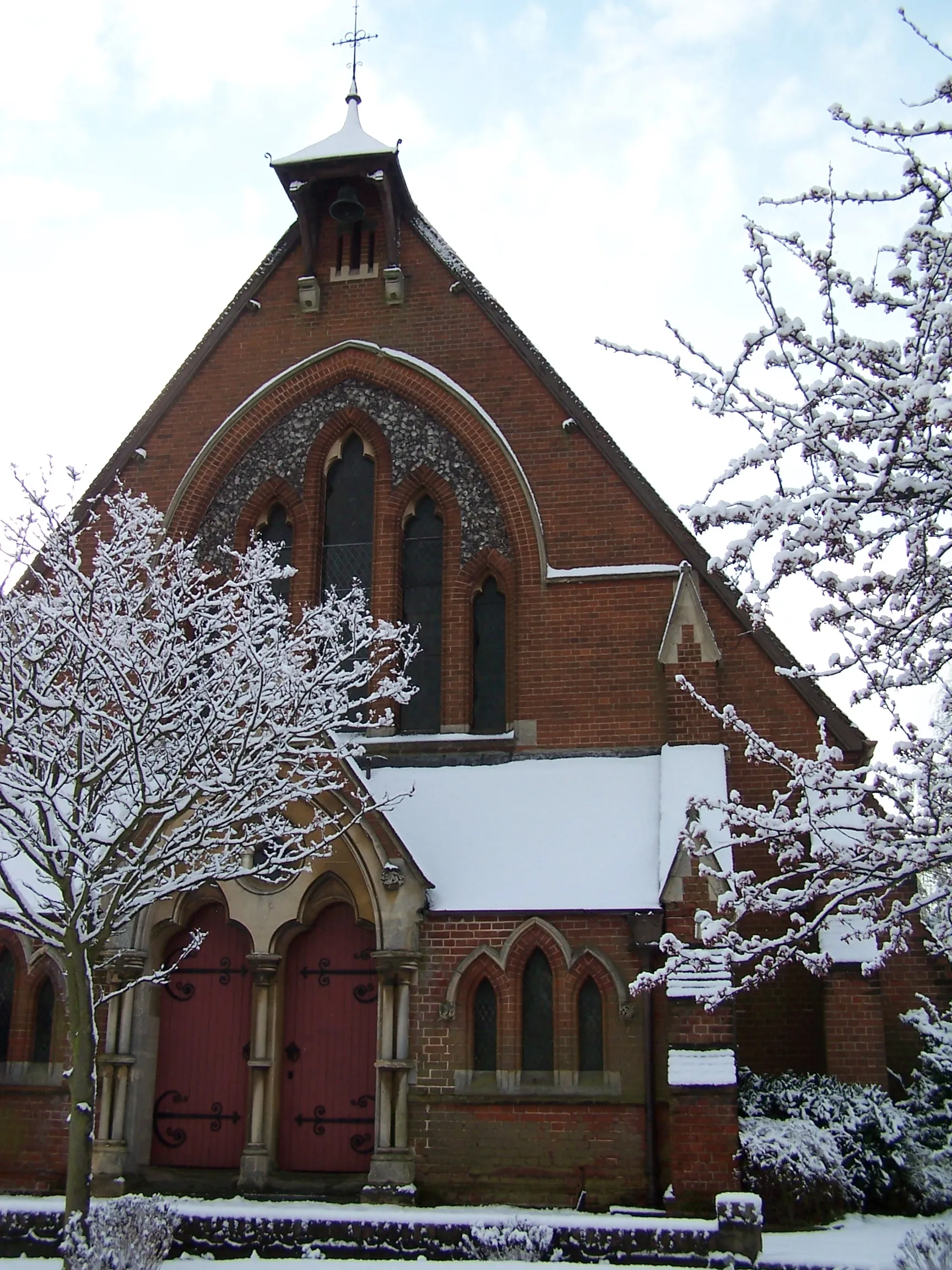 Photo showing: St Cuthbert's parish church, Wroxham Road, Sprowston, Norfolk, seen from the northwest in snow