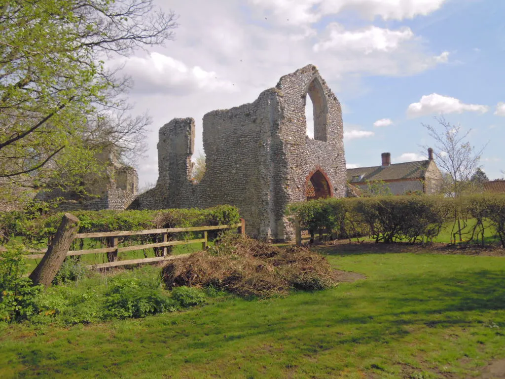 Photo showing: A view across St Mary’s Priory, Beeston Regis, Norfolk