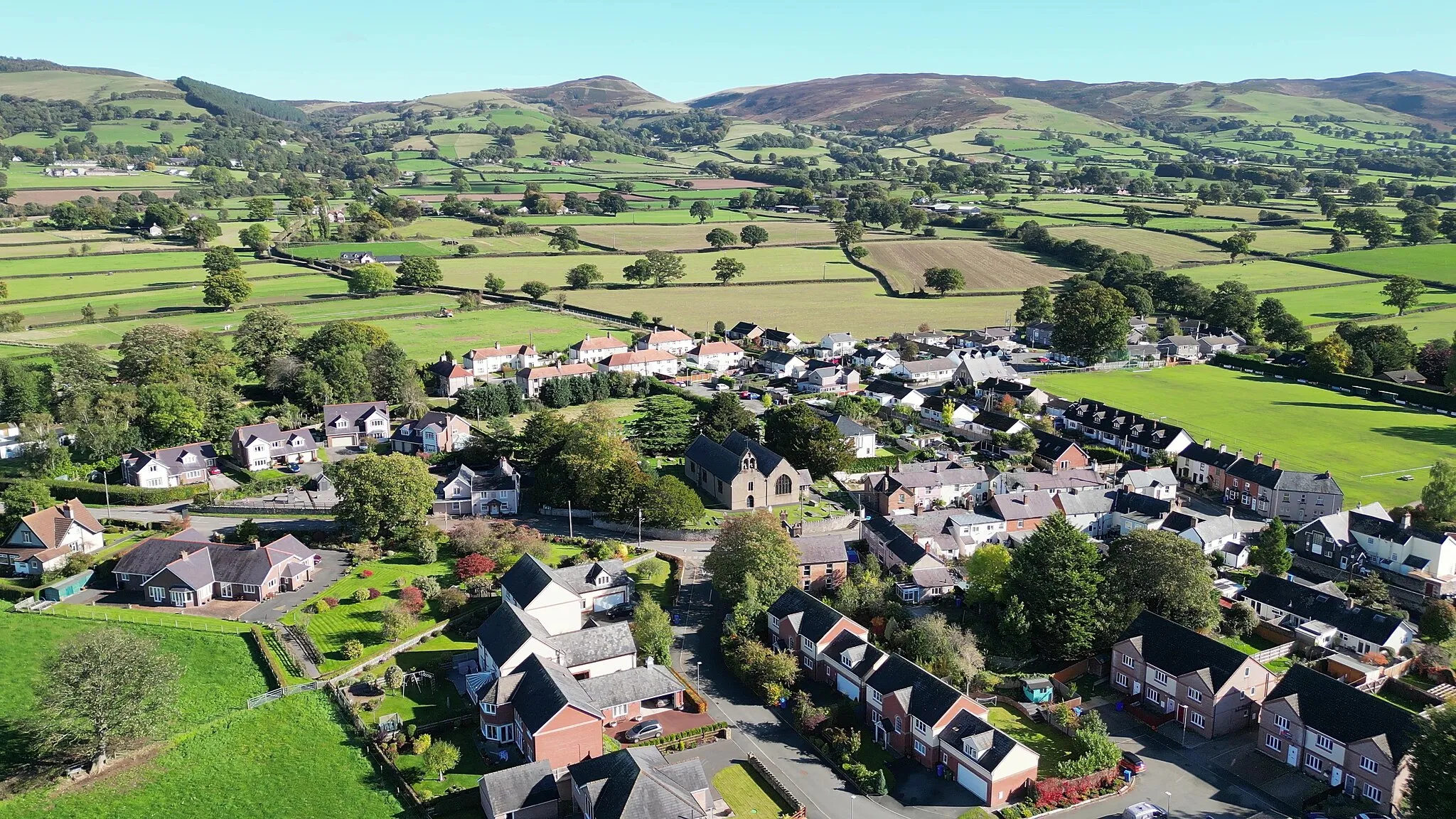 Photo showing: Llandyrnog is a large village and community in Denbighshire, Wales lying in the valley of the River Clwyd, about 3 miles (4.8 km) from Denbigh and 5 miles (8.0 km) from Ruthin.  The village contains the Church of St. Tyrnog's is a Grade II* listed building.