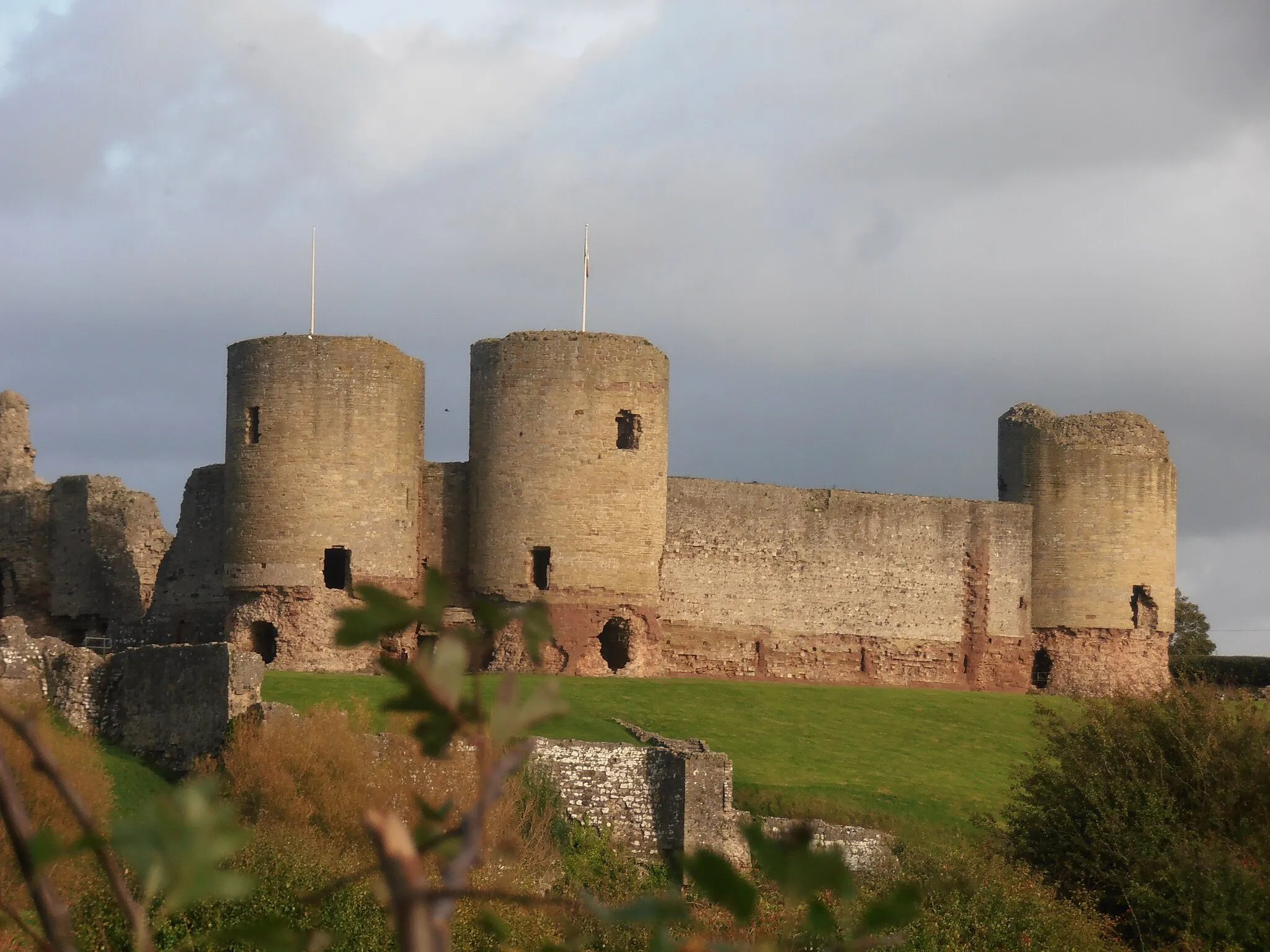 Photo showing: Castell Rhuddlan Castle, Denbighshire, North Wales