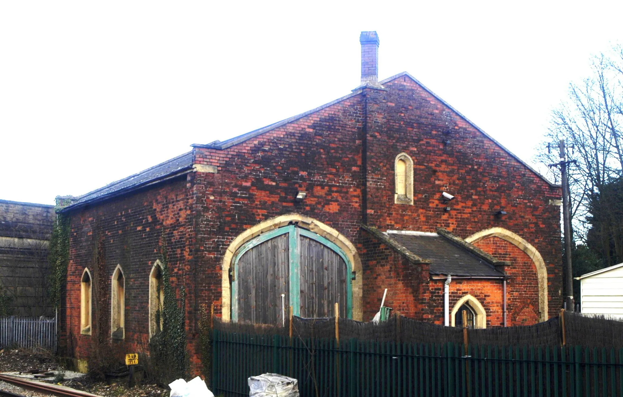 Photo showing: Victorian shed, Yate railway station, Gloucestershire 2014