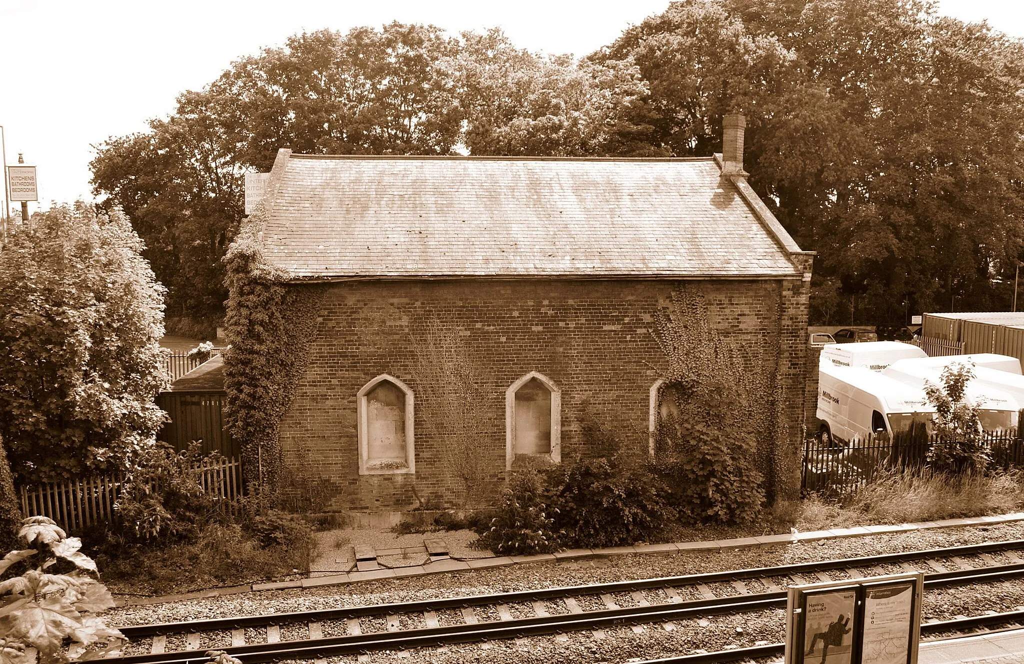Photo showing: Victorian Goods Shed, Yate Railway Station, Gloucestershire 2015