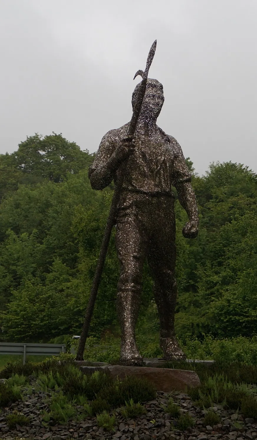 Photo showing: The Chartist Statue on the A4048 at Blackwood