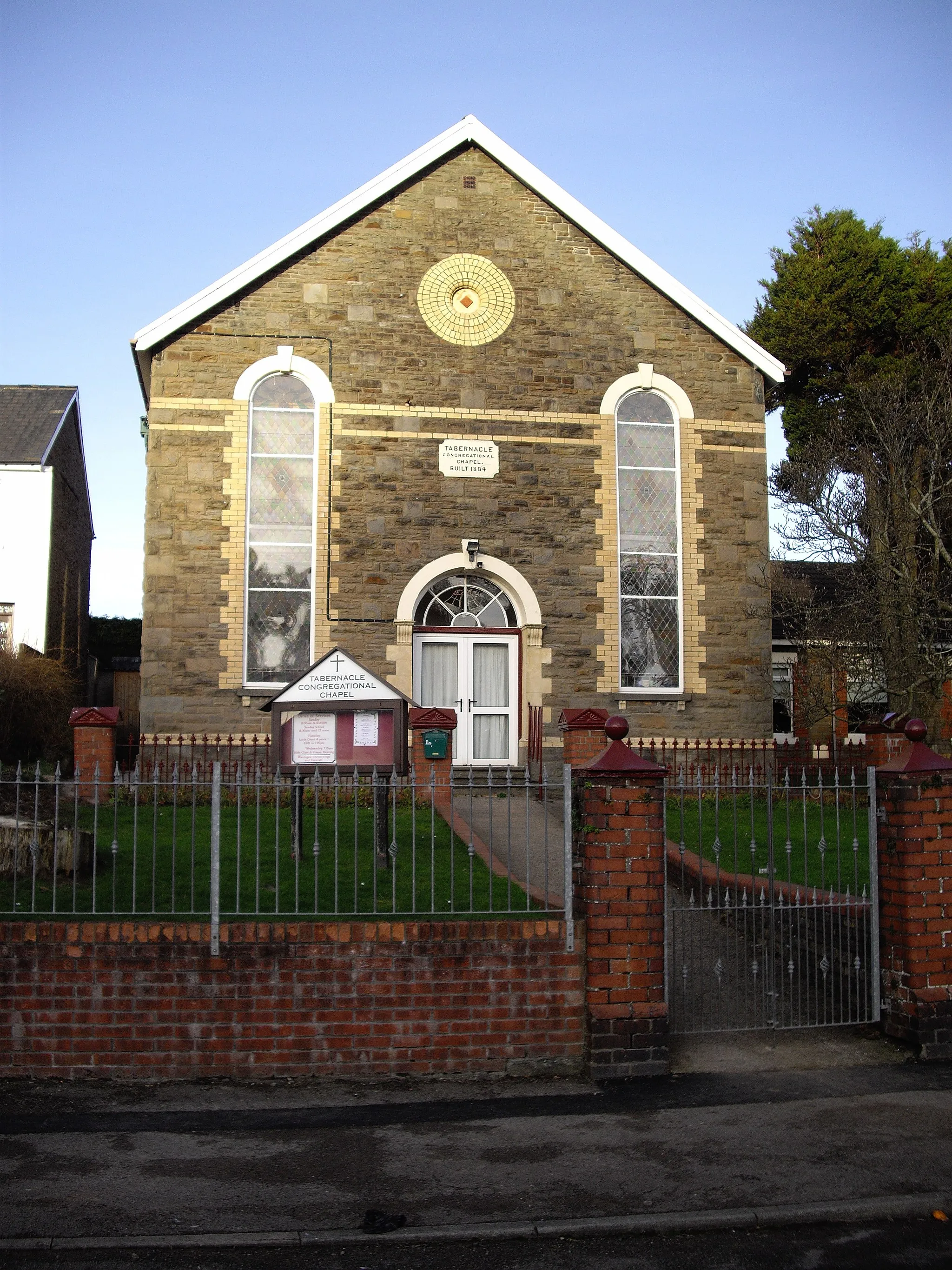 Photo showing: Tabernacle Congregational Chapel, Rhiwderin