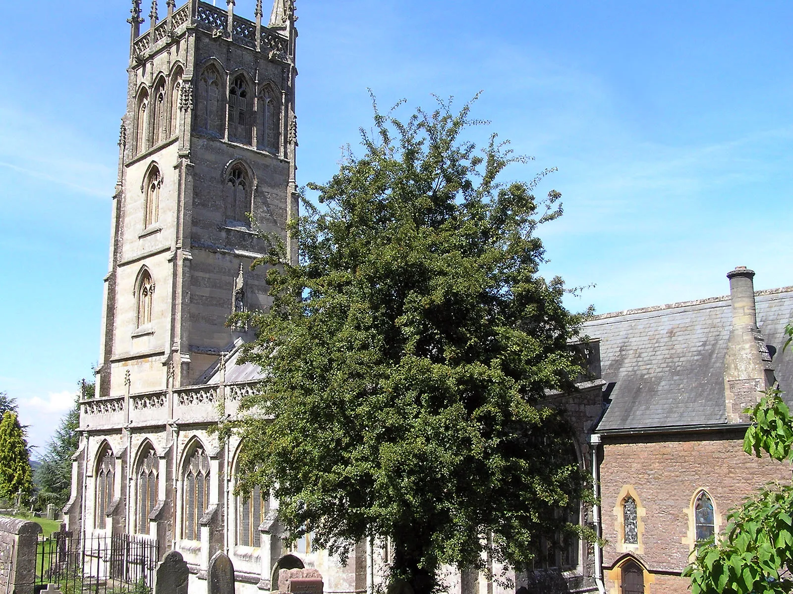 Photo showing: St James the Great parish church, Winscombe, Somerset, seen from the southeast