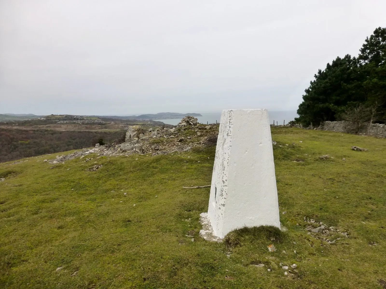 Photo showing: Cefn yr Ogof