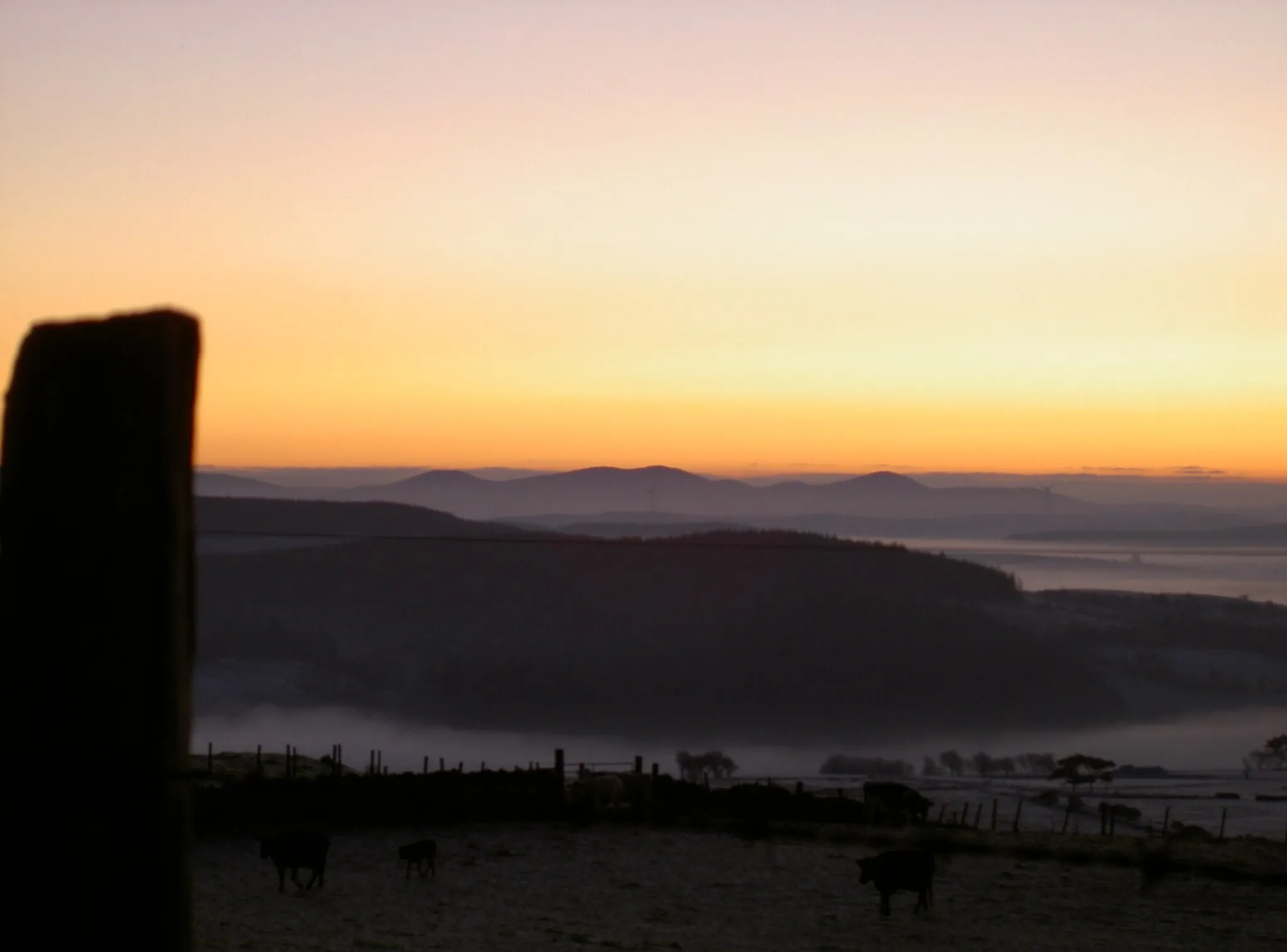 Photo showing: Dawn over the foggy valleys