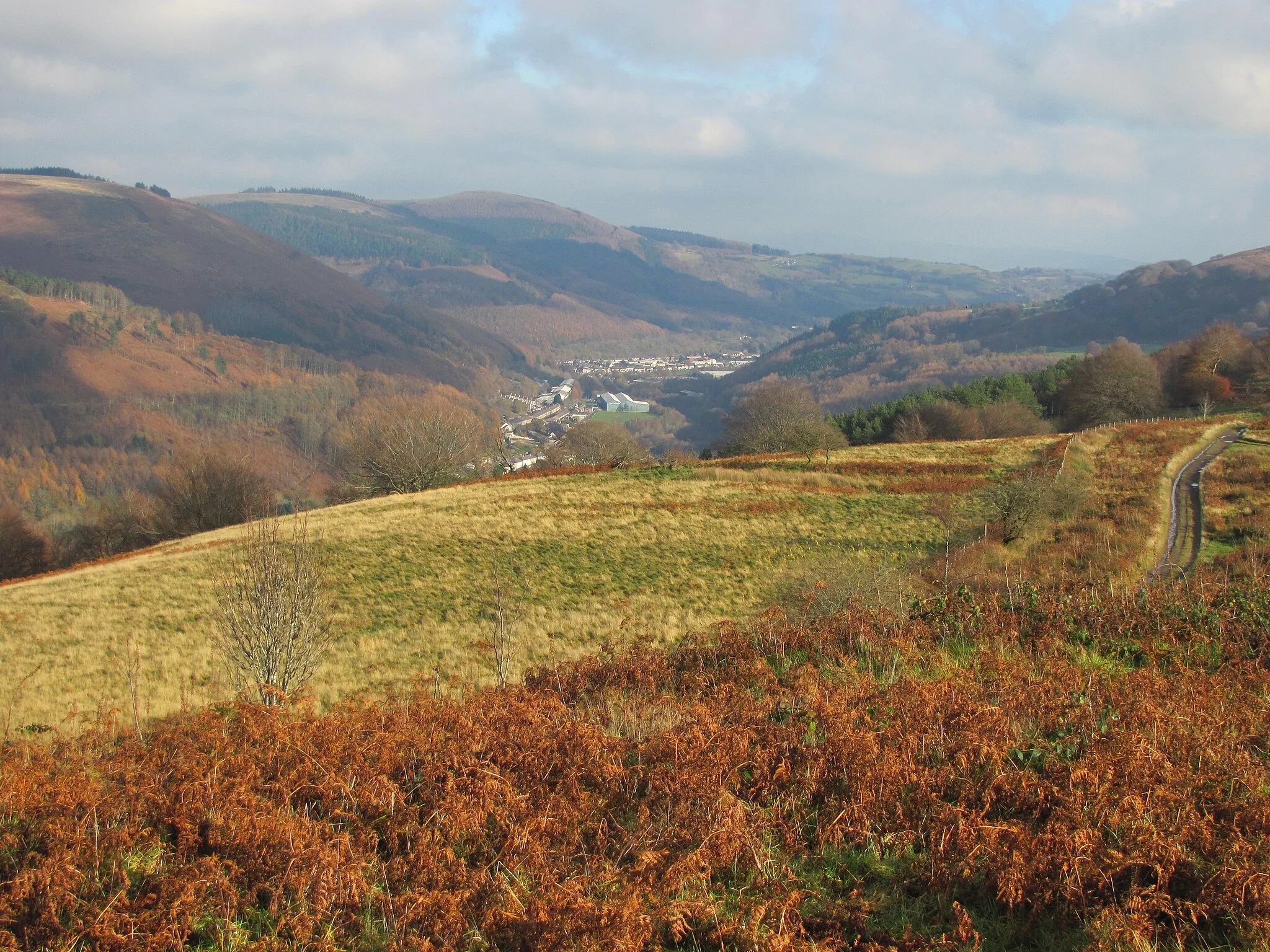 Photo showing: View down Sirhowy Valley