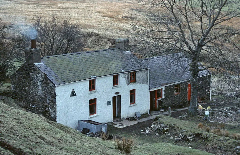 Photo showing: Bryn Poeth Uchaf Youth Hostel, near to Rhandirmwyn, Carmarthenshire/Sir Gaerfyrddin, Great Britain.
This remote and lonely youth hostel was one of the YHA's most basic establishments; there was no road access and no electricity. The warden lived at Hafod-y-pant, about half a mile down the valley. It served as a hostel from 1969 until its closure in 1998.