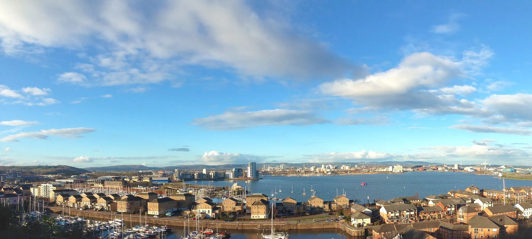 Photo showing: Cardiff Bay from Penarth