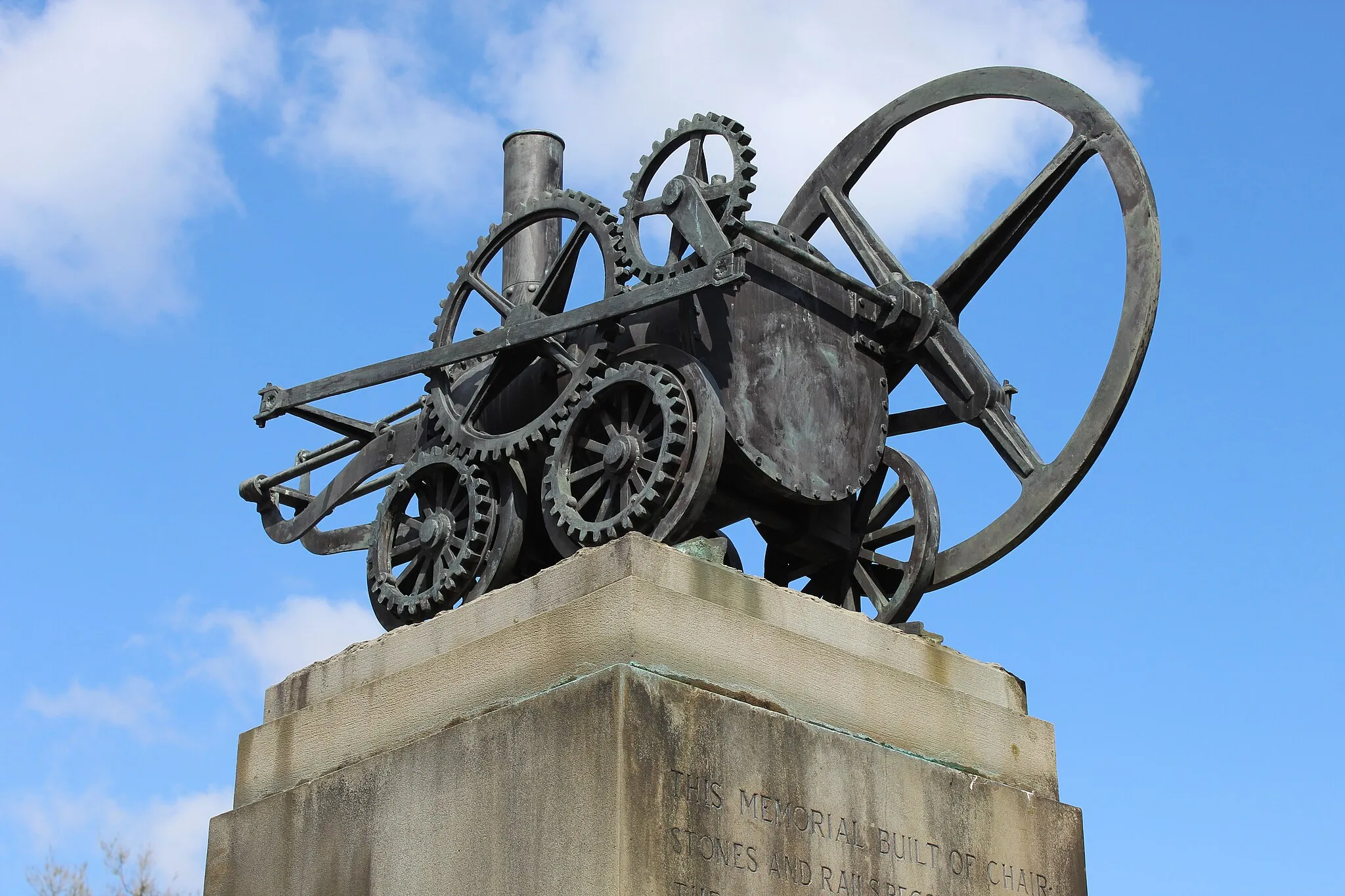 Photo showing: Monument to Richard Trevithick, located on Pendarren Road in Merthyr Tydfil, South Wales. Monument consists of a metal replica of a steam engine on a tiered stone pedestal.