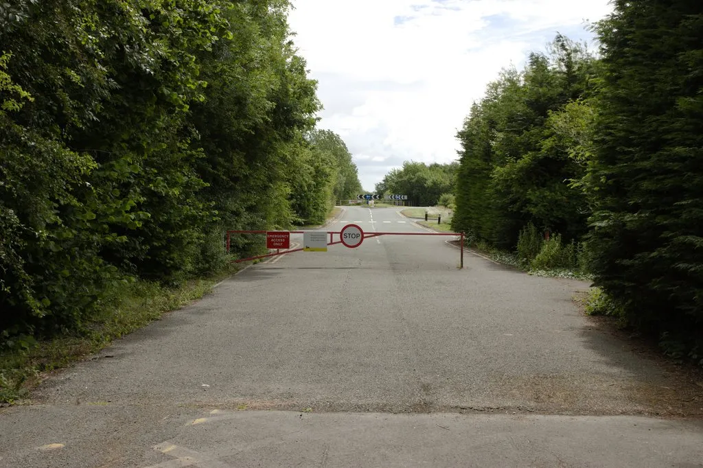 Photo showing: Emergency Access Gate off Station Road