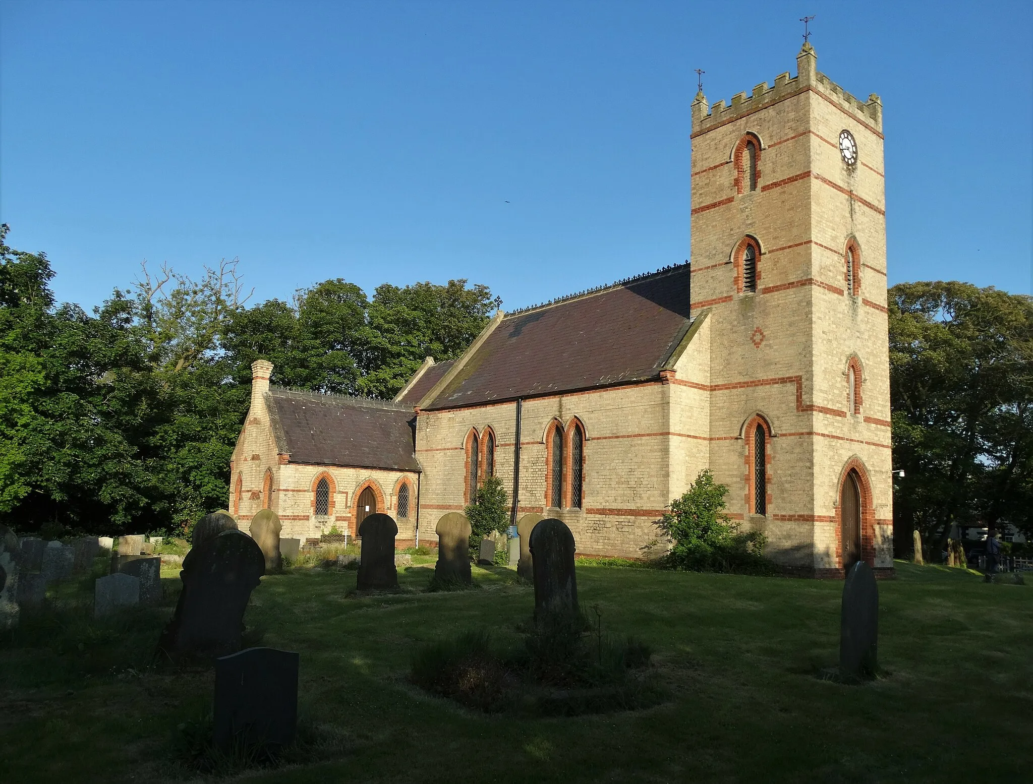 Photo showing: St Nicholas's Church in Holmpton