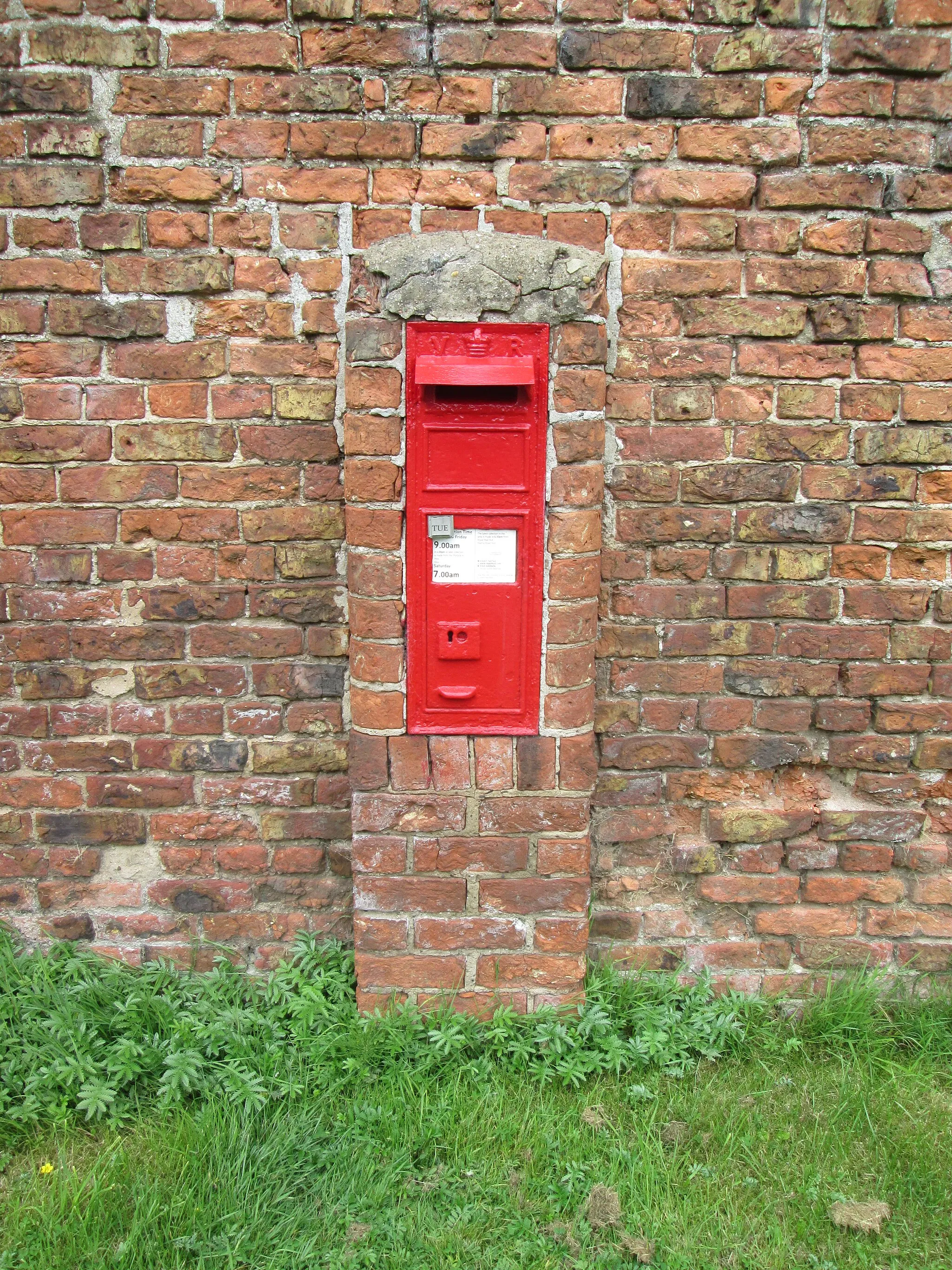 Photo showing: Wall  mounted  Victorian  letterbox  in  Sandholme