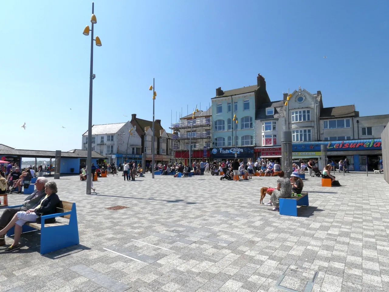 Photo showing: Square off Garrison Street overlooking the sea.