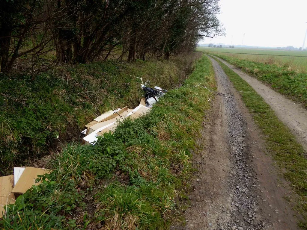 Photo showing: Another fly tip in the ditch alongside the bridleway