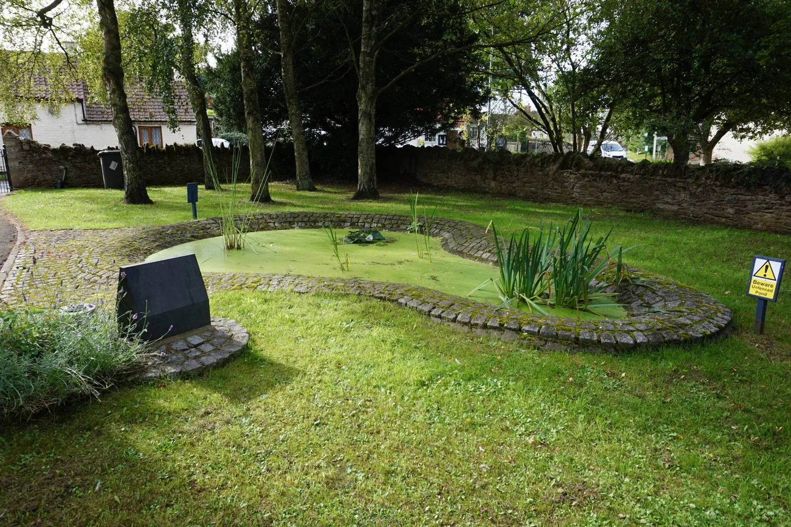 Photo showing: Pond at All Saints Church, Flixborough