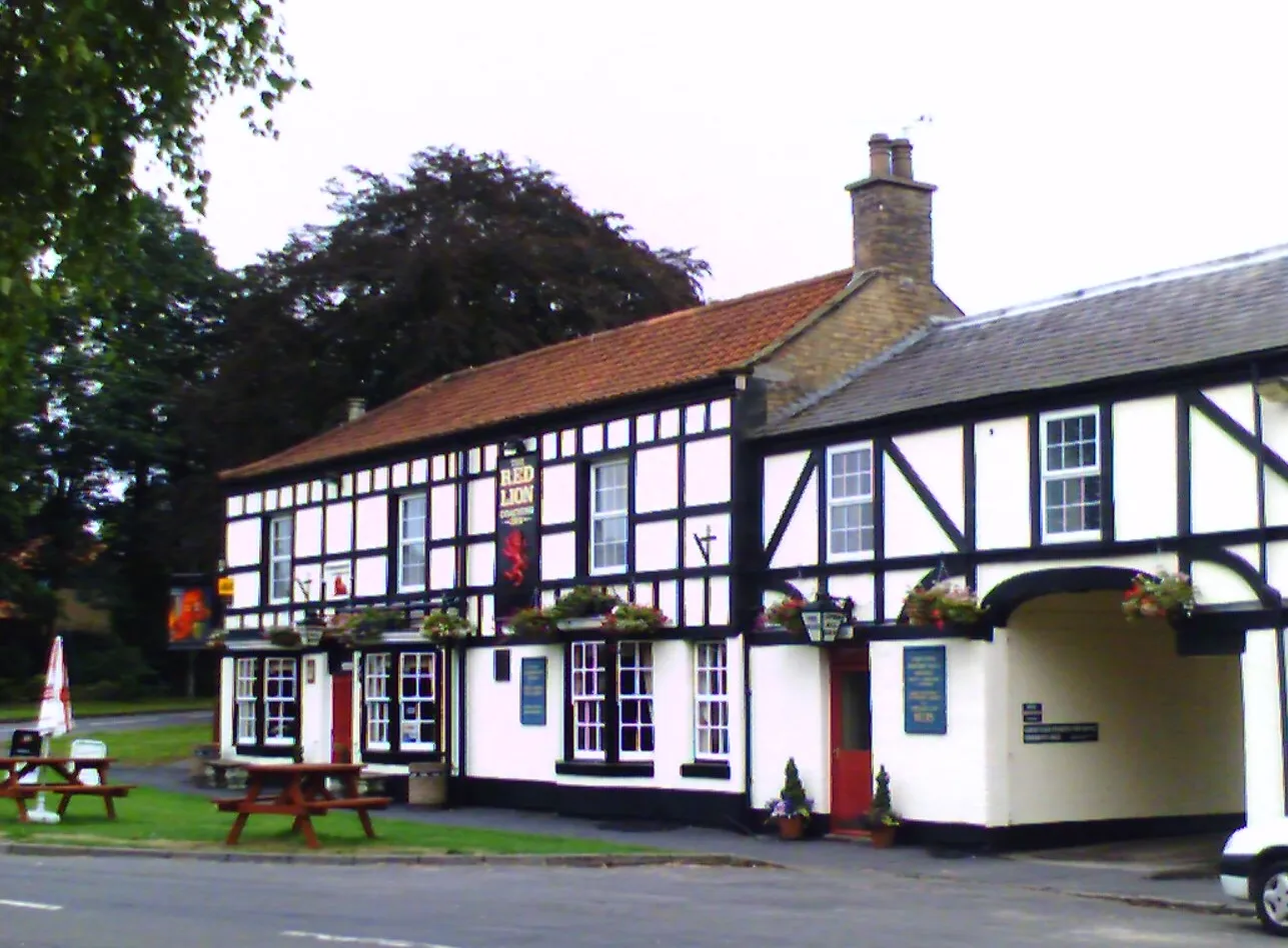 Photo showing: The Red Lion Hotel coach inn, Redbourne, North Lincolnshire. Photo by E Asterion u talking to me?