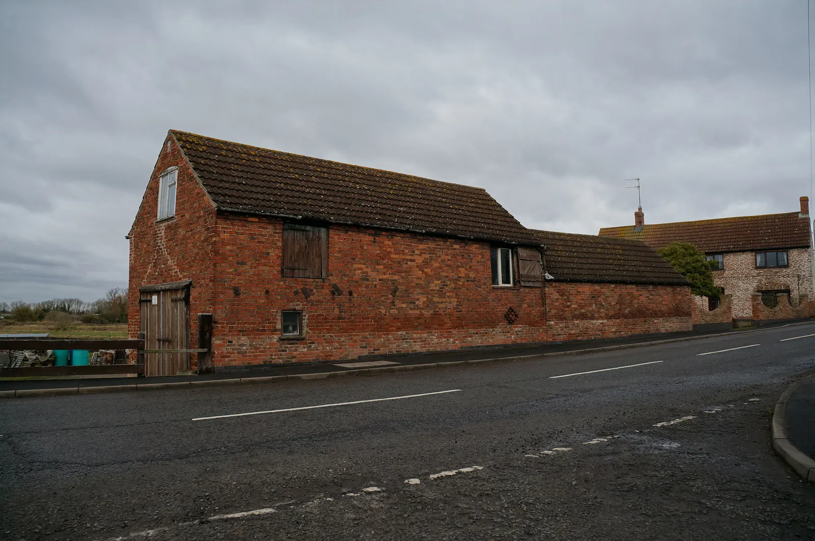 Photo showing: Barn on Church Street, Misterton