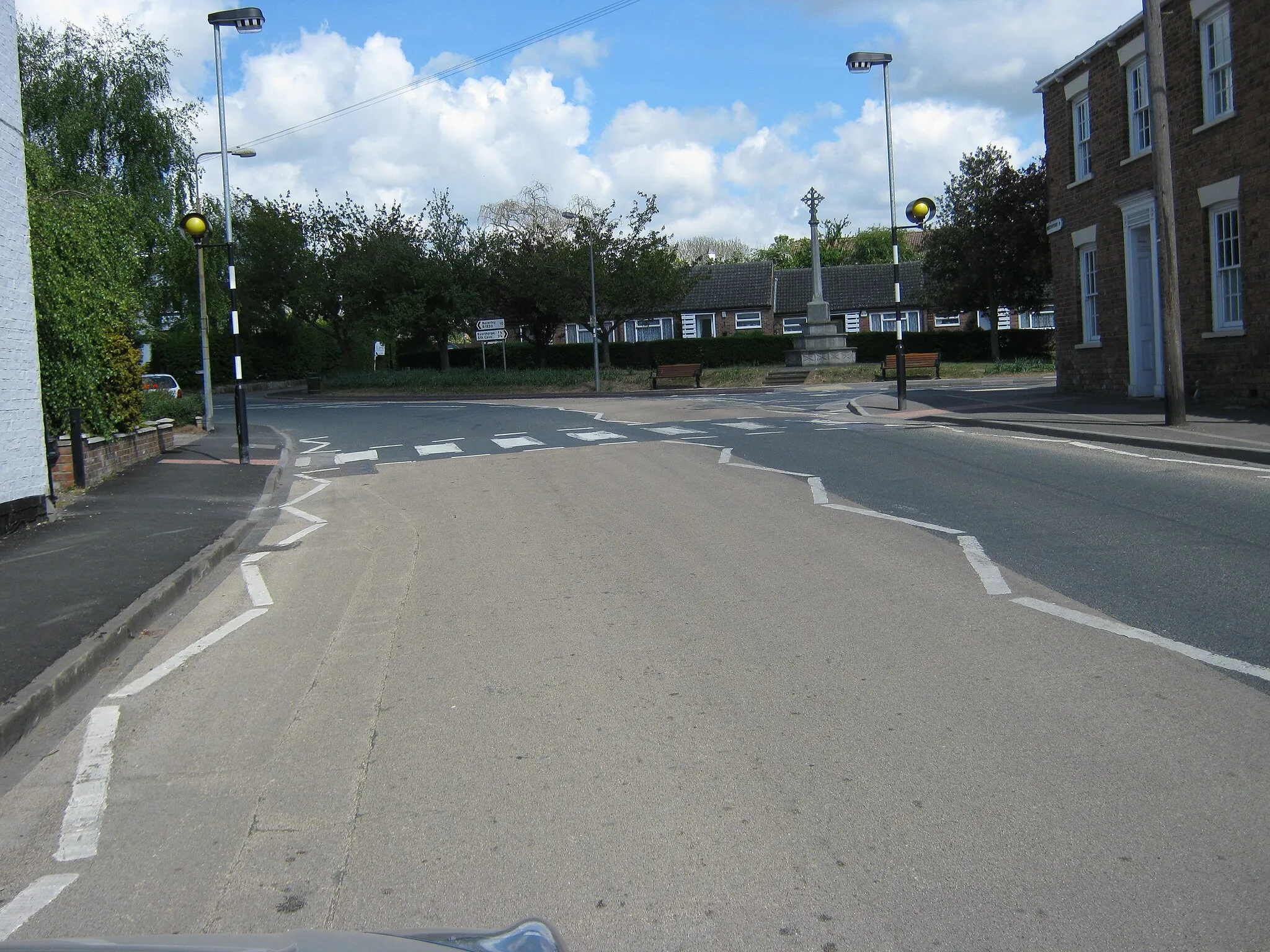 Photo showing: Pedestrian crossing in Westgate North Cave