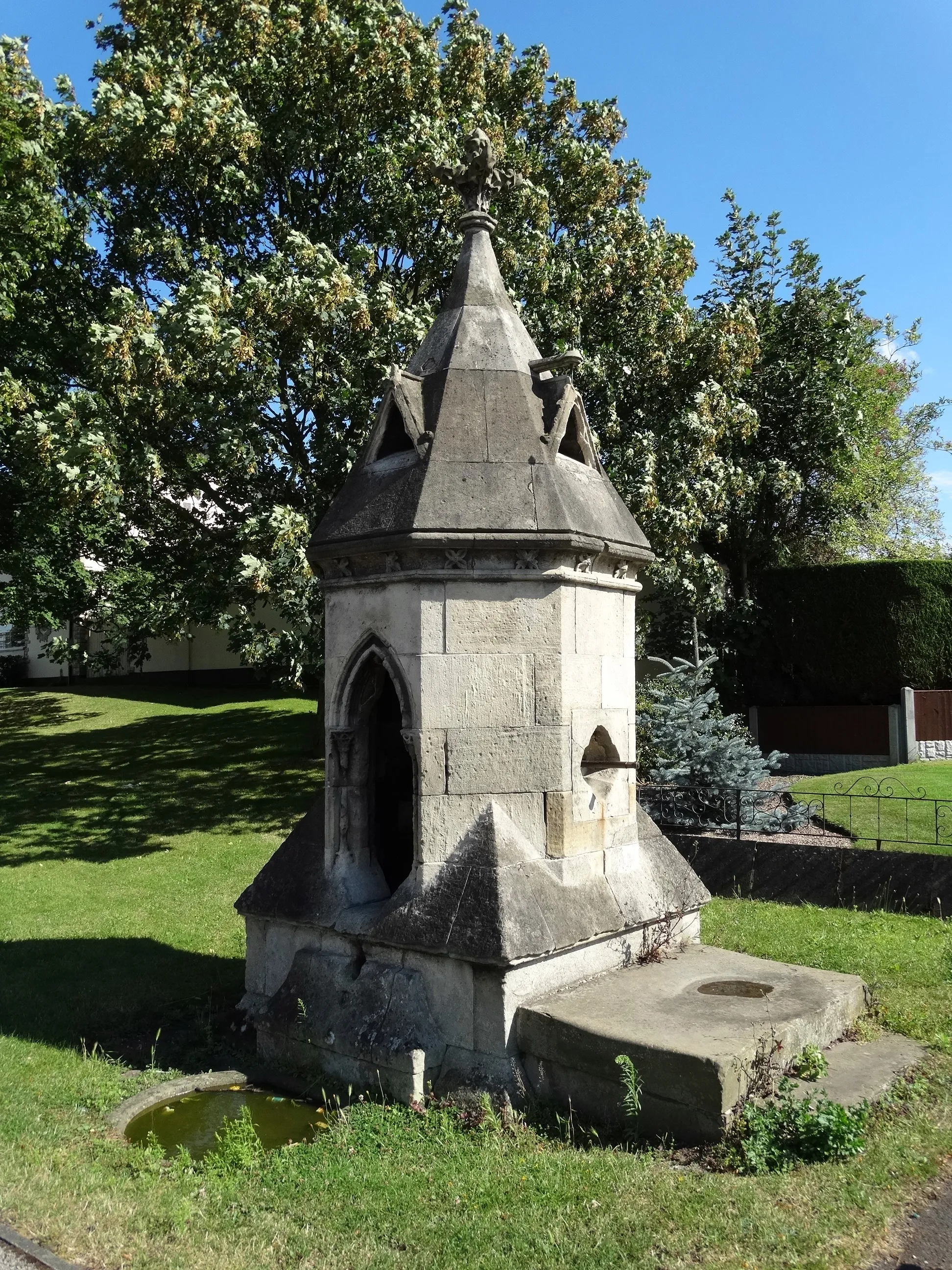 Photo showing: Photograph of the Well House, Rossington, South Yorkshire, England