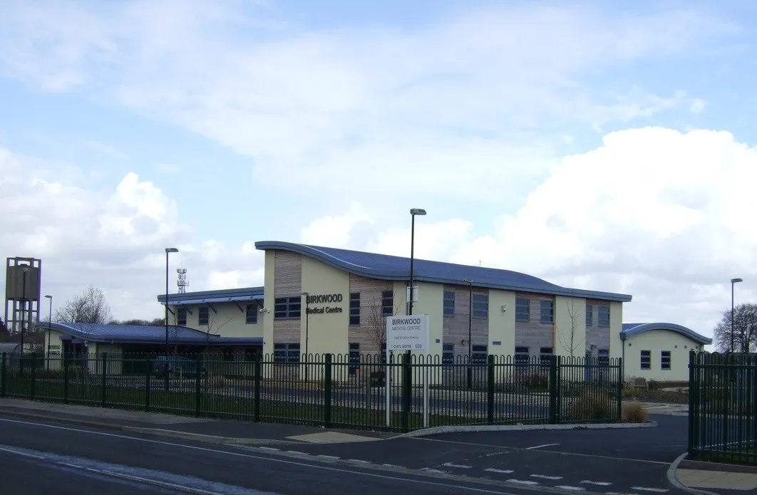 Photo showing: Birkwood Medical Centre