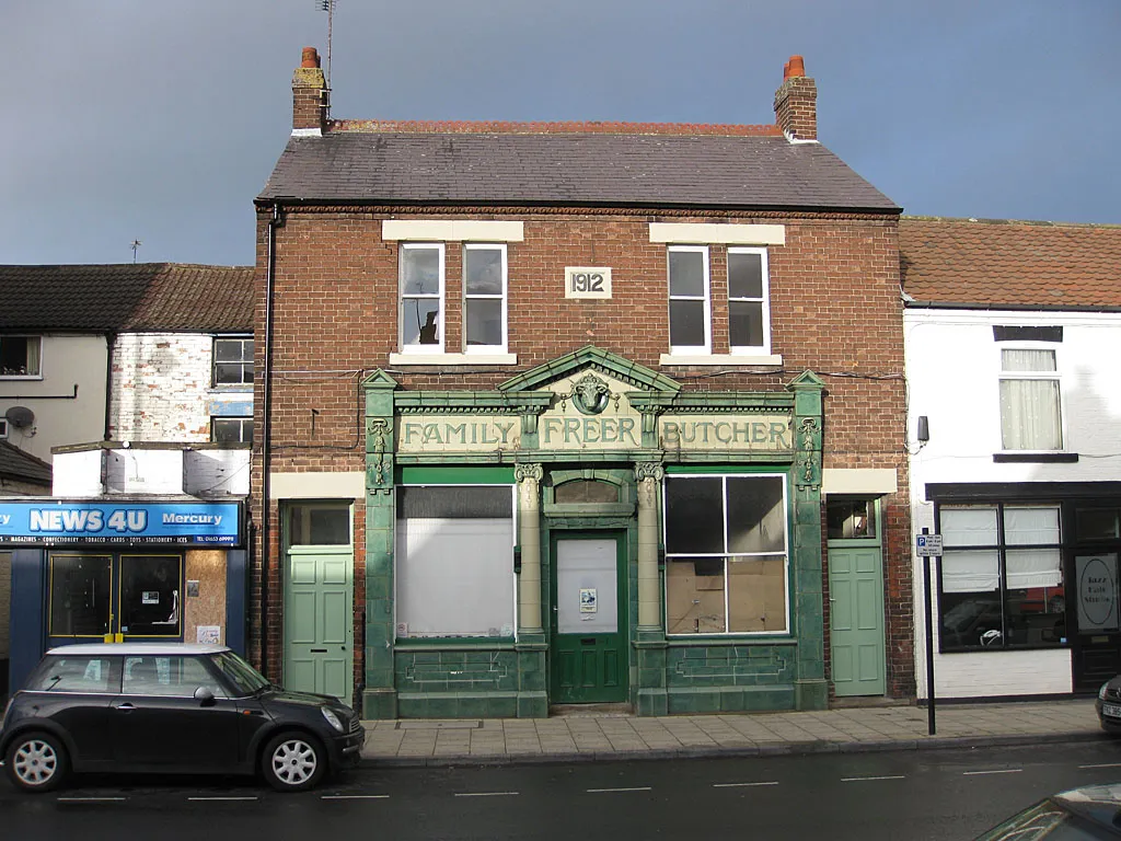 Photo showing: Traditional shop front, Commercial Street, Norton