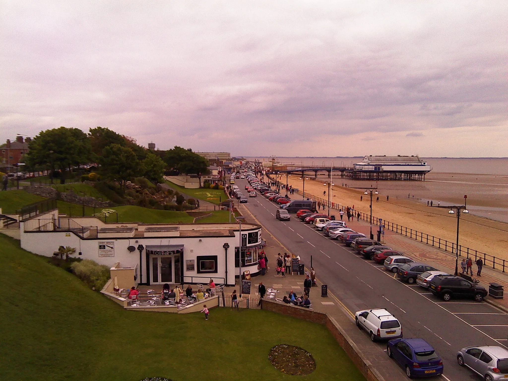 Photo showing: Cleethorpes Promenade with its beaches and its Pier in full view! Picture was taken from the top of Ross Castle!