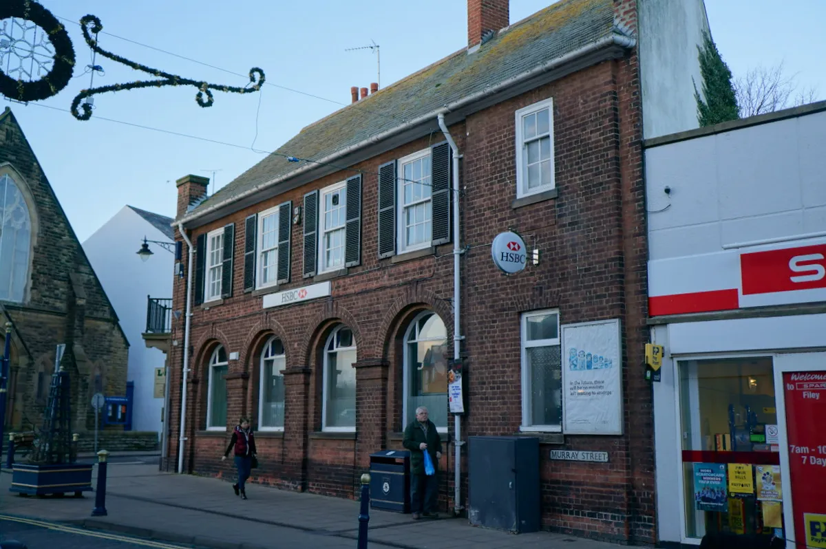 Photo showing: HSBC Bank on Murray Street, Filey