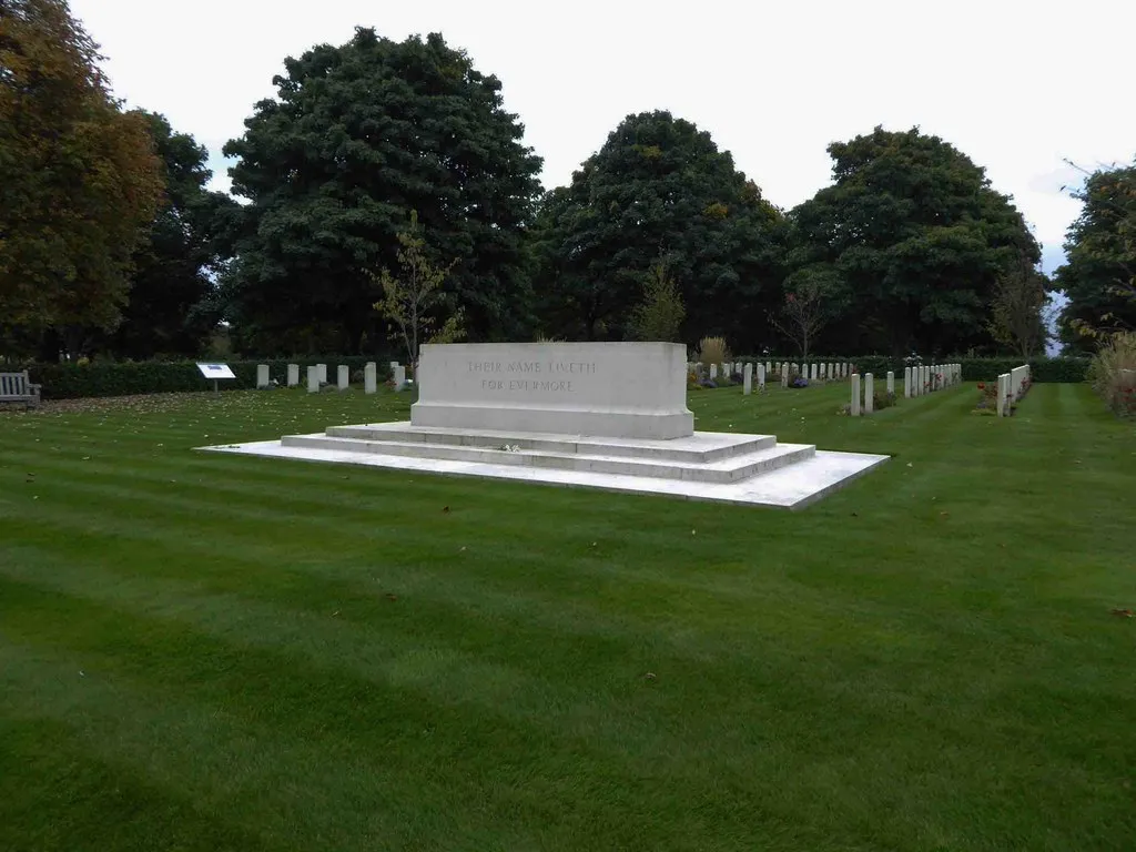 Photo showing: Commonwealth war graves