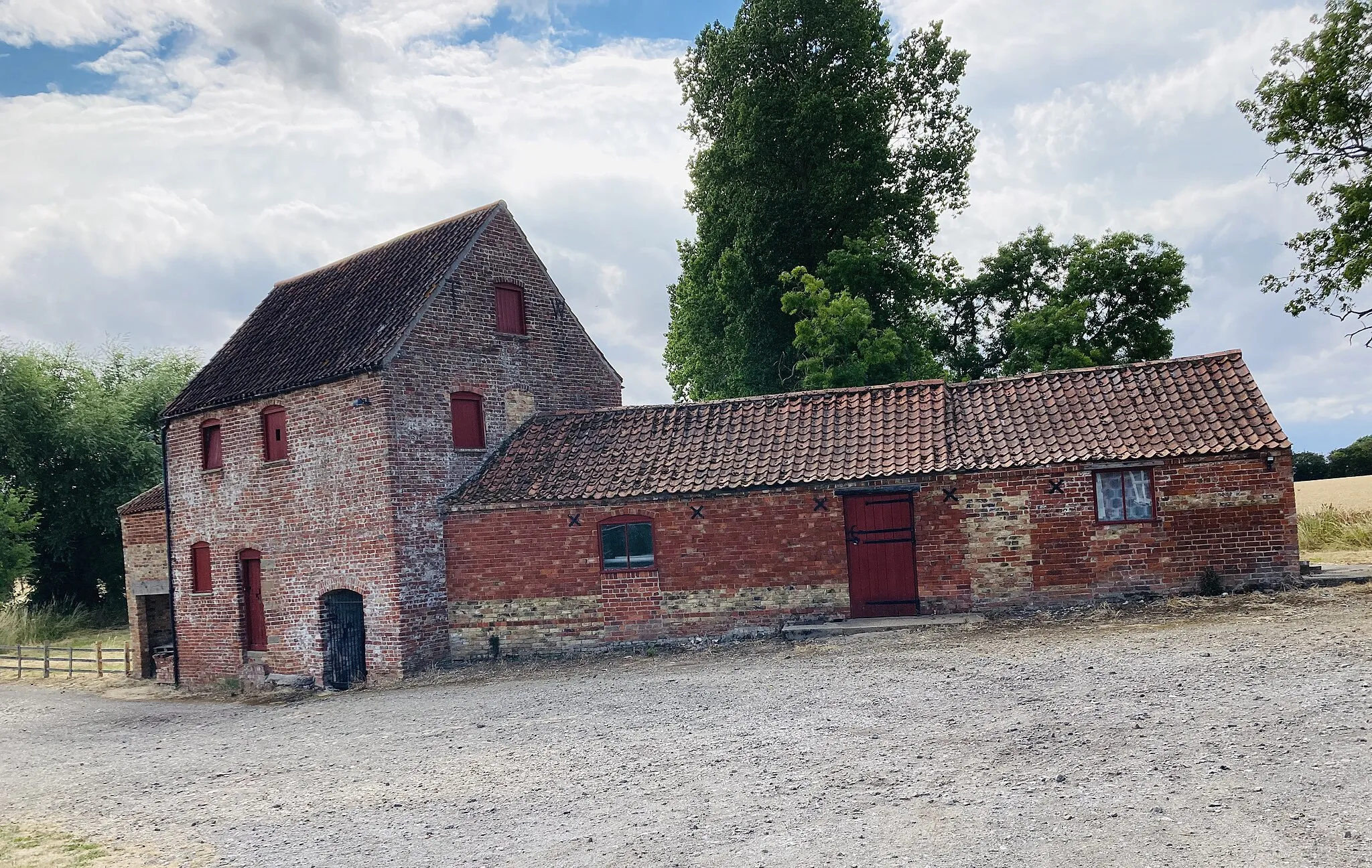 Photo showing: The former water mill at Waithe in Lincolnshire dating to 1813