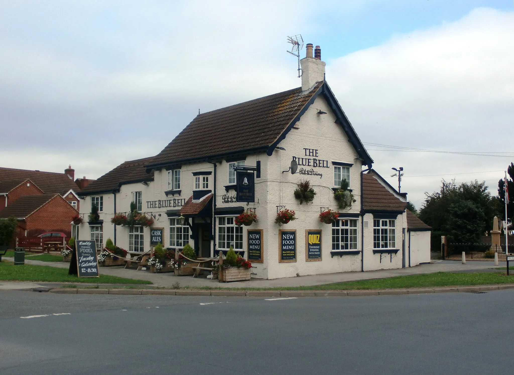 Photo showing: The Blue Bell Public House in Blaxton