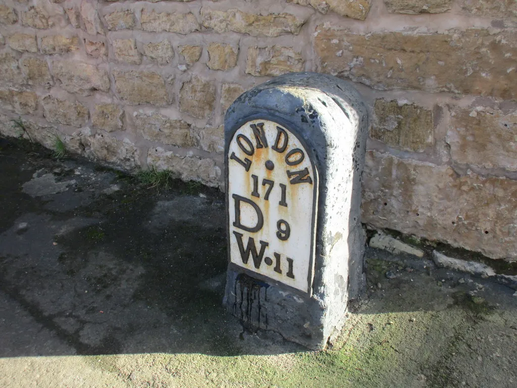 Photo showing: Milestone at North Elmsall