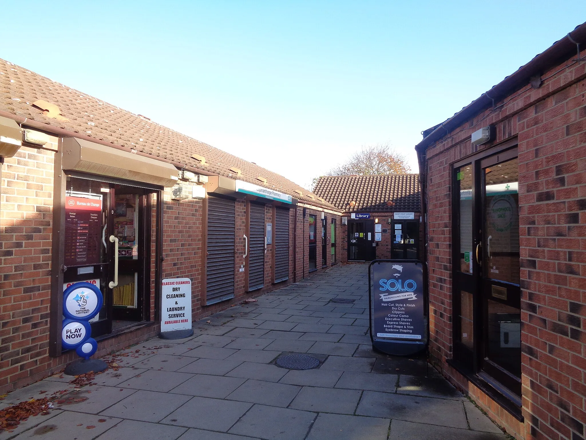 Photo showing: Small shopping precinct off Main Street, Copmanthorpe, York, North Yorkshire.  Taken on the morning of Friday the 4th of November 2016.