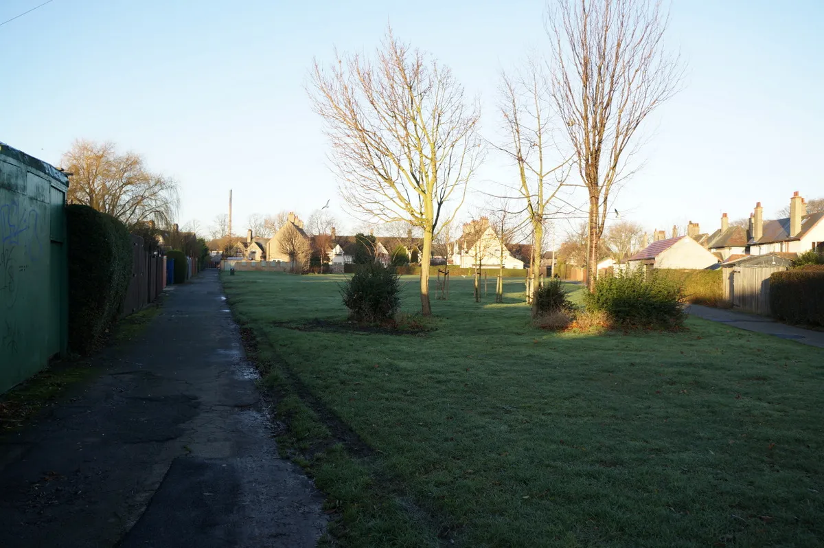 Photo showing: Green to the rear of Elm Avenue, Hull