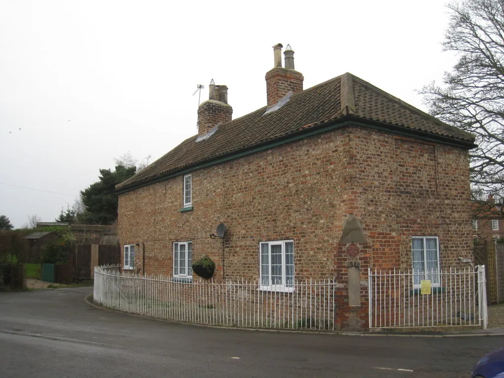 Photo showing: Cottage on the corner of Church Lane Elvington