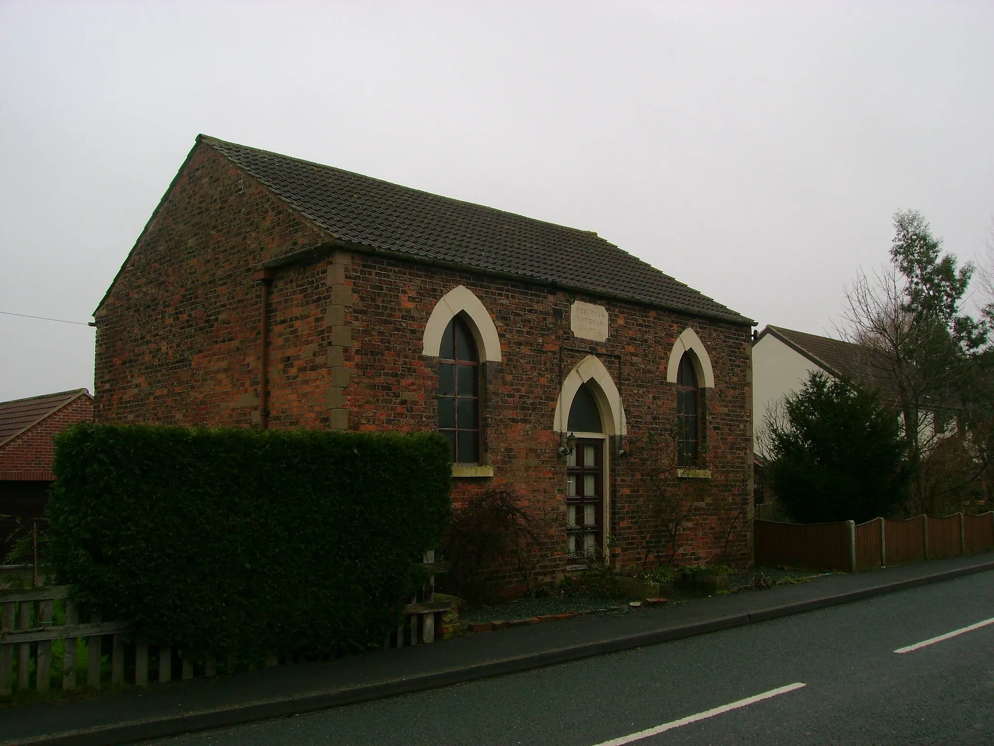 Photo showing: Chapel  in  Chapel  Haddlesey The plaque high on the wall above the door says that it is the Wesleyan Centenary Chapel.